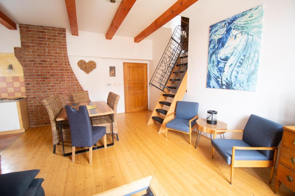 Sirius E In Center Of Cb Apartment *